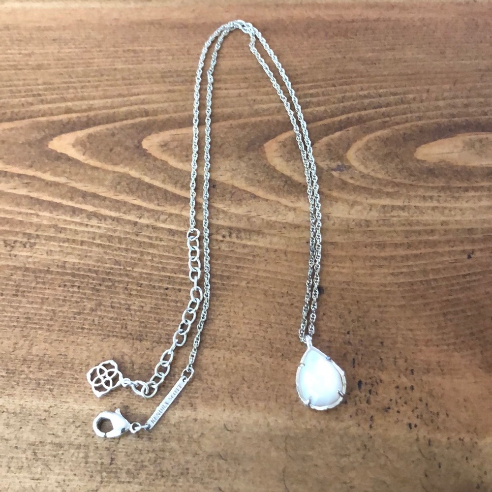 Kendra Scott necklace